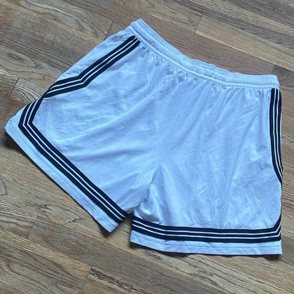 Nike Women’s Fly Crossover Basketball shorts XL - Picture 7 of 13